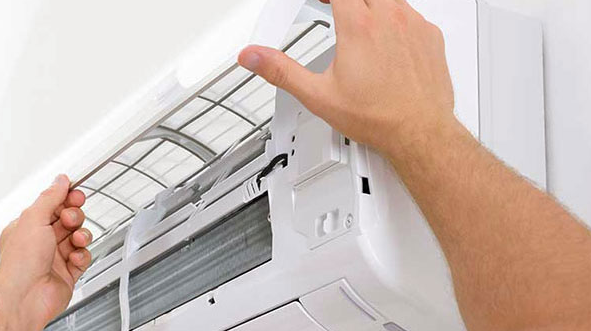HCM - 7 bước vệ sinh máy lạnh tại nhà đúng cách, tiết kiệm điện Ve-sinh-may-lanh-tai-nha-2