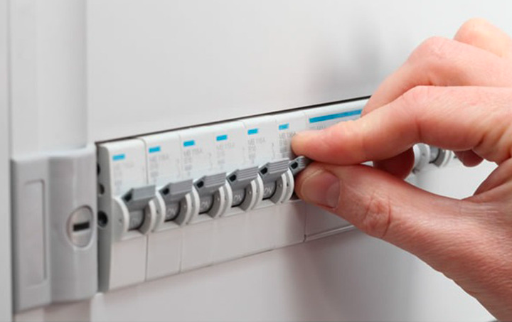 HCM - 7 bước vệ sinh máy lạnh tại nhà đúng cách, tiết kiệm điện Ve-sinh-may-lanh-tai-nha-3