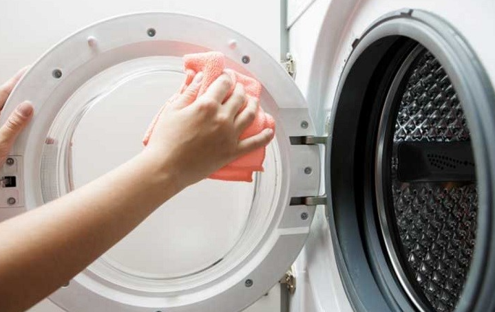 HCM - Hướng dẫn cách vệ sinh máy giặt cửa ngang nhanh, đơn giản Screenshot_1704427386